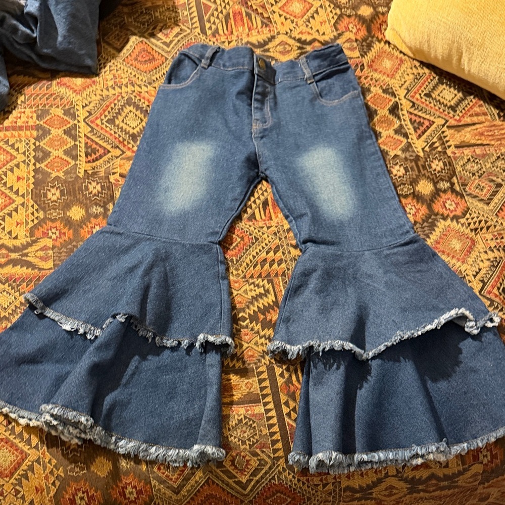 Youth Girl✨ Flared Blue Denim Jeans w/ hint of glitter size 5/6